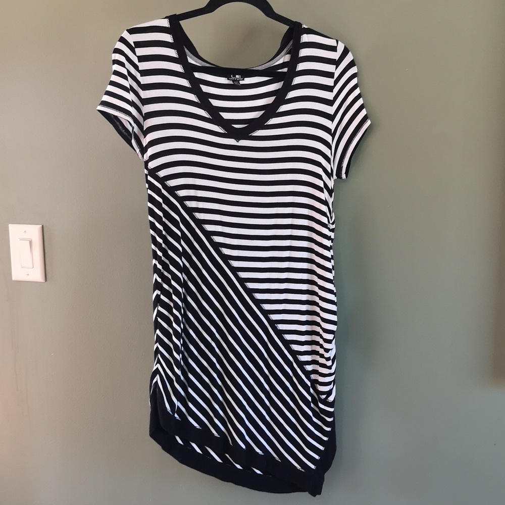 Cable & Gauge Black & White Striped Assymetrical Side Slit w/ Ruching Dress Sz M